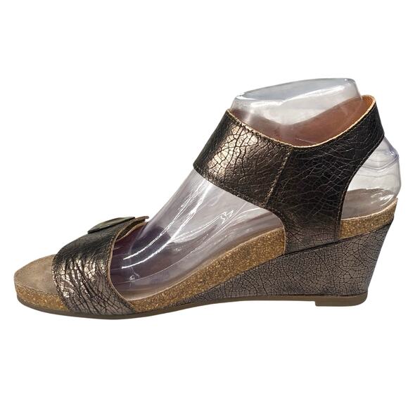 Taos Women’s Pyramid Bronze Leather Wedge Sandal Size 38 US 7/7.5 - Picture 2 of 11